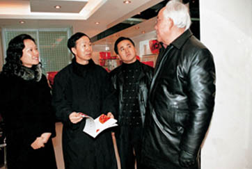 著名画家周韶华先生（右1）、朱训德先...